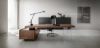 Scrivania direzionale da 180 cm con piano in legno, gamba in legno spessore 70 mm, gambe in vetro trasparente extrachiaro per effetto sospeso e mobile strutturale bifacciale da 200 x 75 cm con ante, cassettiera a 2 cassetti, vano tecnico, top access per passaggio cavi e predisposizione per prese integrate o tecnologia wireless.