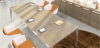 Tavolo riunioni rettangolare Linea 403 da 300 x 120 cm con piano realizzato in pannelli tamburati spessore 50 mm rivestiti in MDF, disponibile nelle finiture rovere chiaro, rovere tabacco e rovere moro, con telaio perimetrale e gambe strutturali in estruso di alluminio brillante.