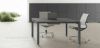 Tavolo riunioni quadrato da 140 x 136,5 cm con piano in conglomerato ligneo spessore 18 mm rivestito in melaminico nero opaco, bordi perimetrali in ABS da 2 mm, gambe a forma di U rovesciata secondo normativa EN 527-1:2011 e top access integrato per facilitare la gestione dei cavi.