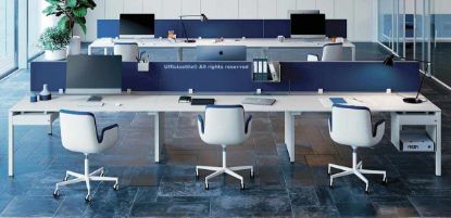 Bench operativo a sei posti composto da 6 piani scrivania in melaminico da 140x60 cm, completi di schermi divisori frontali rivestiti in tessuto, con struttura tecnica e dimensioni complessive 420x125x74 h cm.
