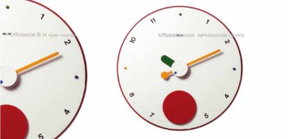 Immagine di Orologio a pendolo con particolari multicolore
