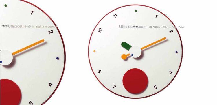 Immagine di Orologio a pendolo con particolari multicolore