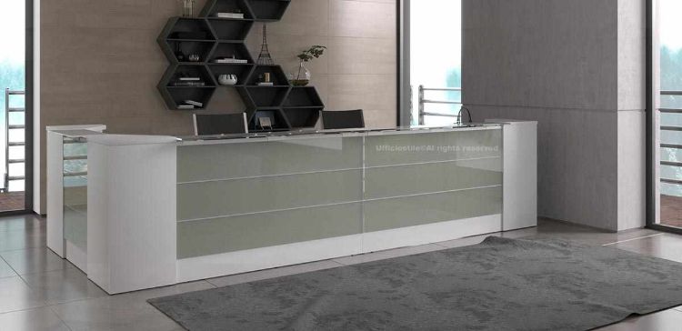 Immagine di Bancone reception angolare in vetro