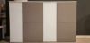 Madia fine esposizione con dimensioni cm 200 x 46 x 123 h, scocca in melaminico bianco, 4 ante in melaminico tortora, 2 ante in vetro acidato esterno e retroverniciato bianco interno, apertura push pull e top in melaminico bianco.