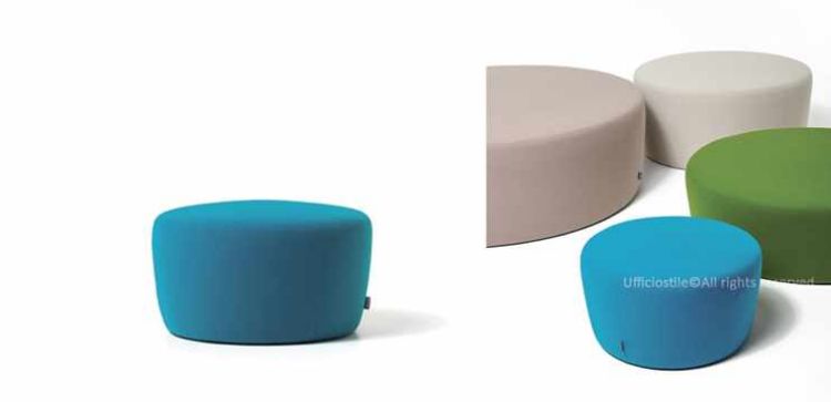 Scopri il pouf imbottito da 55 cm Ufficiostile. Design Made in Italy con interni in legno, piedini in polipropilene e tessuto ignifugo Trevira CS.