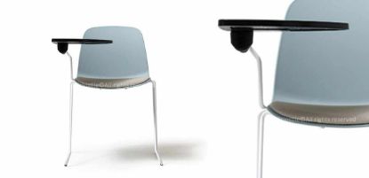 Poltrona visitatore fissa con scocca in polipropilene, basamento su slitta bianco, bracciolo singolo destro con tavoletta scrittoio in nylon nero, rivestimento in poliestere Trevira CS® e certificazione UNI EN 16139.