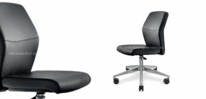 Poltrona direzionale Marten con schienale medio, base a 5 razze in alluminio lucido con ruote, piastra fissa, elevazione a gas e rivestimento tecnico in PVC, poliestere e cotone.