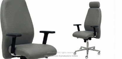 Poltrona direzionale Linea Marten con braccioli 3D, schienale regolabile in altezza, meccanismo sincronizzato sedile-schienale, base a 5 razze in alluminio lucido con ruote e rivestimento tecnico.