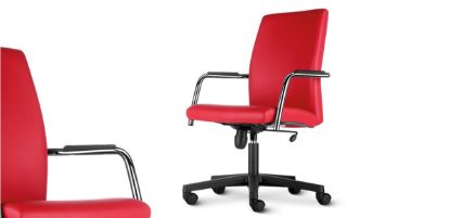 Poltrona direzionale oscillante con braccioli fissi, base a 5 razze in nylon rinforzato nero con ruote, elevazione a gas e rivestimento tecnico in PVC, poliestere e cotone, ideale per uffici e postazioni professionali.