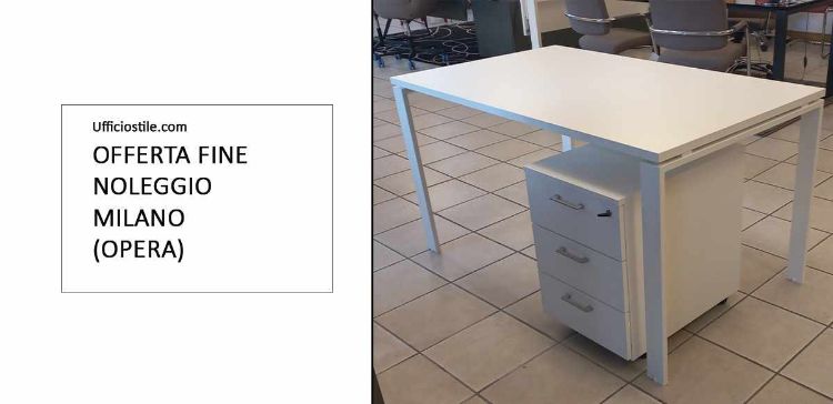 Scrivania da ufficio da 140 cm con piano spessore 25 mm, struttura metallica a ponte bianca e cassettiera su ruote a tre cassetti con serratura, realizzata in conglomerato ligneo rivestito in nobilitato melaminico classe E1.