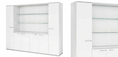 Boiserie per ufficio Ufficiostile larga 270 cm con armadi contenitori integrati a 6 ante, profili in alluminio anodizzato, pannelli in melaminico e mensole in vetro temprato acidato, codice prodotto ITDV50020.