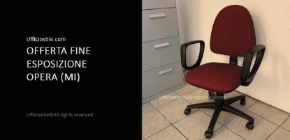 Poltrona operativa girevole imbottita CAT. B colore 751, dotata di braccioli e basamento in nylon nero, soluzione Made in Italy fine esposizione per postazioni ufficio professionali.