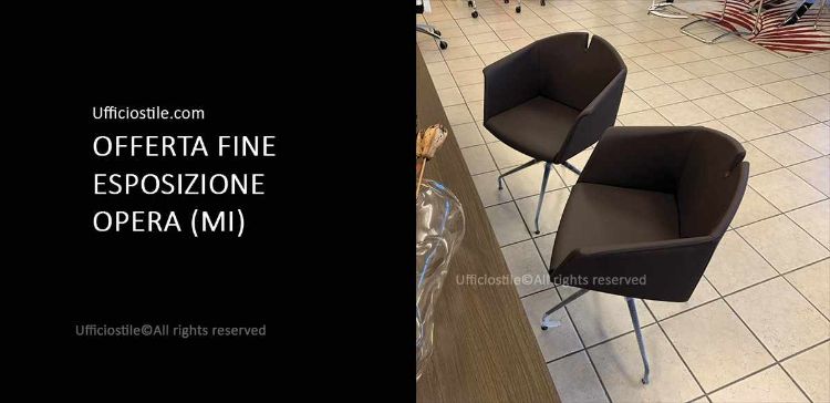 Coppia di sedute visitatori imbottite in vera pelle CAT. P colore P902 Dark Brown, con basamento in alluminio cromato, soluzione Made in Italy fine esposizione per uffici direzionali, sale riunioni e aree accoglienza.
