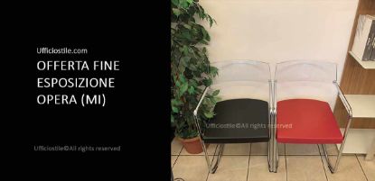Coppia di poltrone visitatore cantilever a slitta con braccioli integrati, dimensioni compatte e produzione Made in Italy, ideale per uffici, sale riunioni, reception e aree attesa professionali.