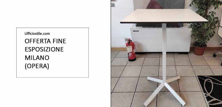 Tavolo alto bianco da 70x70 cm con piano in HPL, bordo nero a contrasto e basamento in metallo bianco, ideale per aree break, reception e spazi professionali.