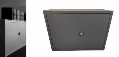 Armadio in metallo con ante a battente e ripiano interno, realizzato in lamiera pressopiegata, dimensioni 120x45x88 cm, Made in Italy e disponibile come prodotto fine esposizione.