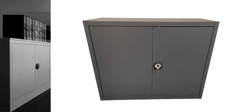 Armadio in metallo con ante a battente e ripiano interno, realizzato in lamiera pressopiegata, dimensioni 120x45x88 cm, Made in Italy e disponibile come prodotto fine esposizione.