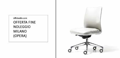 Poltrona direzionale con schienale medio, rivestimento in pelle bovina, imbottitura in poliuretano espanso, base a 5 razze in alluminio lucido e meccanismo syncron con traslatore, Made in Italy.