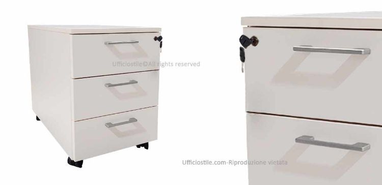 Cassettiera per ufficio a tre cassetti su ruote, dotata di serratura e dimensioni compatte 42x56x60 cm, ideale per organizzare documenti e materiali nelle postazioni operative.