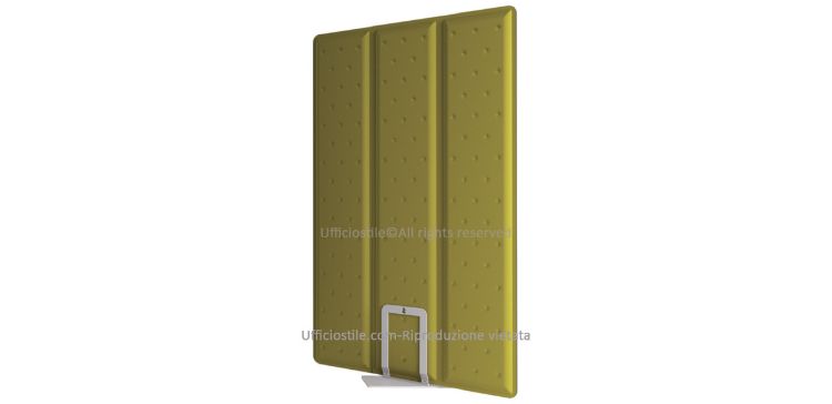 Pannello fonoassorbente freestanding triplo con larghezza 120 cm, rivestito in tessuto tecnico traspirante e ignifugo, con struttura autoportante e base in acciaio verniciato a polveri, dal design sottile e contemporaneo con angoli raggiati, ideale per uffici open space, coworking, sale riunioni, reception, biblioteche e ambienti pubblici.
