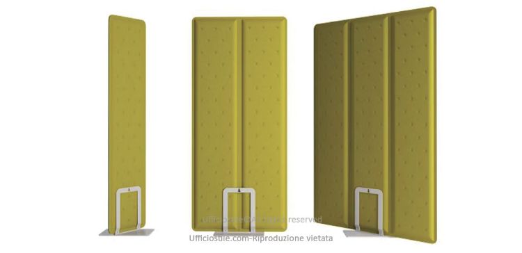 Pannelli fonoassorbenti freestanding con larghezze variabili da 40 a 120 cm, rivestiti in tessuto tecnico traspirante e ignifugo, dotati di struttura autoportante con base in acciaio verniciato a polveri, forma sottile con angoli raggiati e ampia gamma di colori su richiesta per uffici open space, coworking, sale riunioni, reception e ambienti pubblici.