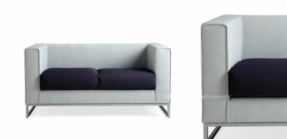 Divano attesa bicolore per ufficio, reception e aree conversazione, con larghezza 136 cm, struttura portante in acciaio verniciato colore alluminio e rivestimento tecnico impermeabile con backing in poliestere Ultra Hi-Loft2™, trattamento PERMABLOK3® e certificazione di reazione al fuoco del rivestimento.