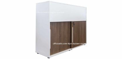 Contenitore per ufficio h 114 cm con ante scorrevoli, struttura in truciolare nobilitato con resine melaminiche antiriflesso, bordi in ABS, sistema di scorrimento con carrelli superiori, serratura con cilindro estraibile e modulo porta dox integrato.