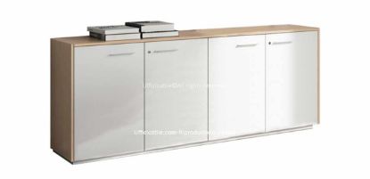 Armadio contenitore basso per ufficio h 81 cm con 4 ante battenti, realizzato in truciolare nobilitato con resine melaminiche antiriflesso, fondo da 28 mm con funzione di zoccolo, bordi in ABS, piedini regolabili, cerniere in acciaio nichelato opaco, top e fianchi di finitura inclusi.