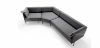 Divano ufficio Klit componibile da 308 cm, con schienale liscio e configurazione modulare adatta a sale attesa, aree lounge e spazi d’incontro. Rivestito in tessuto Xtreme FR® con certificazione Classe 1 del rivestimento, è pensato per ambienti professionali e contract.