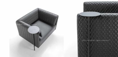 Poltrona attesa per ufficio, reception e aree conversazione, con struttura portante in acciaio, schienale trapuntato, tavolino rotante integrato e rivestimento tecnico in P.V.C. plastificato e cotone con certificazione di reazione al fuoco del rivestimento.