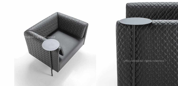 Poltrona attesa per ufficio, reception e aree conversazione, con struttura portante in acciaio, schienale trapuntato, tavolino rotante integrato e rivestimento tecnico in P.V.C. plastificato e cotone con certificazione di reazione al fuoco del rivestimento.