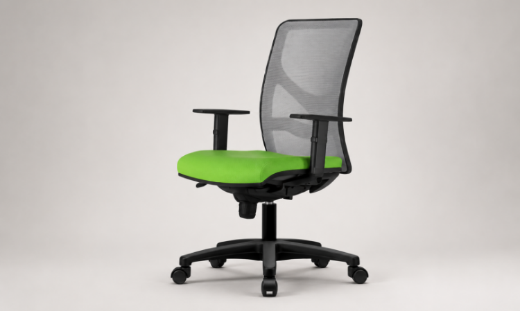 Poltrona operativa synchron UNI EN 1335 con braccioli regolabili in altezza, supporto lombare regolabile, schienale in rete, seduta rivestita in cotone e poliestere, base a 5 razze in nylon rinforzato nero e produzione Made in Italy.