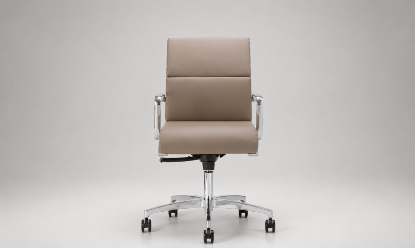 Poltrona direzionale con schienale basso, struttura monoscocca in acciaio cromato, braccioli fissi in alluminio lucido, base a 5 razze in alluminio lucido con ruote frenate e rivestimento tecnico Classe 1IM.