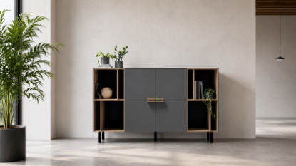 Credenza direzionale con ante in finitura Grigio Titanio, quattro vani a giorno in Rovere Naturale, base rialzata su piedini antracite, maniglie in ABS color alluminio e struttura in pannelli melaminici a bassa emissione di formaldeide.