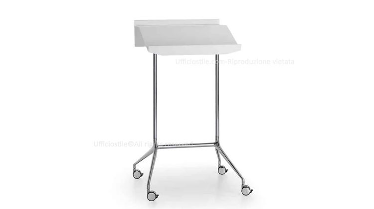 Leggio professionale su ruote per aule didattiche, sale conferenze e spazi meeting, con piano in alluminio verniciato a polveri epossidiche, struttura portante in acciaio cromato, basamento in alluminio lucidato e ruote piroettanti con freno integrato.