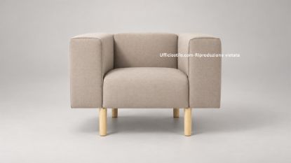 Poltrona Brad imbottita con struttura interna in legno multistrato, base in metallo con piedini in faggio e rivestimento in tessuto Trevira CS