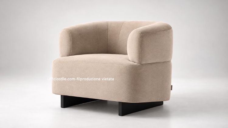 Poltrona attesa Loft per uffici, reception, lounge e sale d’attesa, con struttura interna in multistrato di faggio, imbottitura in poliuretano espanso ad alta densità, rivestimento tecnico Trevira CS ignifugo e piedi in legno verniciati neri.