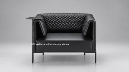 Poltrona attesa per ufficio, reception e aree conversazione, con struttura portante in acciaio, schienale trapuntato, tavolino rotante integrato e rivestimento tecnico in P.V.C. plastificato e cotone con certificazione di reazione al fuoco del rivestimento.
