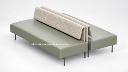 Divanetti area lounge per ufficio e reception, completi di schienale trapuntato, piedini in acciaio verniciato e doppia presa USB integrata. Il rivestimento tecnico in poliuretano, cotone e PES offre trattamento antimicrobico, impermeabilità e certificazione di reazione al fuoco del rivestimento.