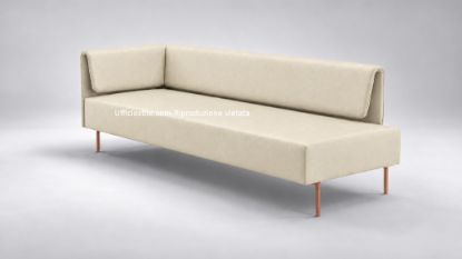 Divanetto penisola 3 posti per ufficio, aree attesa e lounge aziendali, con schienale liscio, struttura portante in acciaio verniciato arancio e rivestimento tecnico in P.V.C. plastificato e cotone con certificazione di reazione al fuoco del rivestimento
