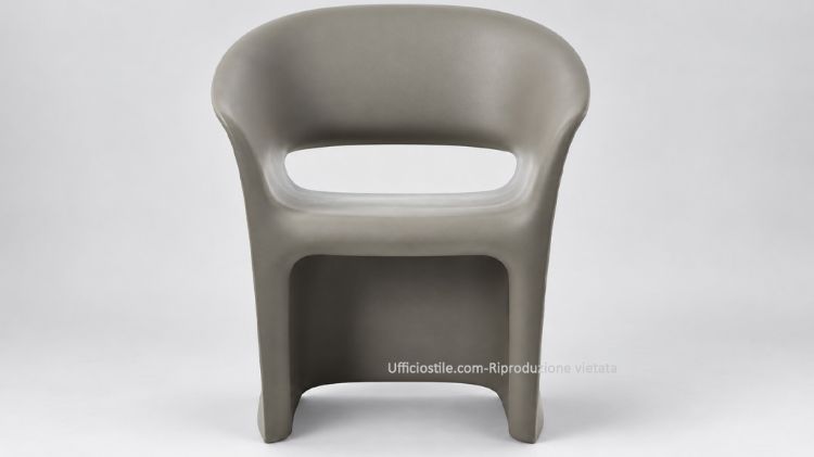 Seduta a pozzetto Mark in polietilene non poroso, realizzata mediante stampaggio rotazionale, adatta per aree attesa, lounge, spazi contract e ambienti interni o esterni, disponibile in vari colori.