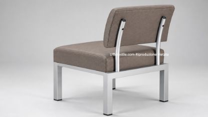 Poltrona attesa ufficio Mod imbottita con struttura metallica a sezione quadrata, sedile in multistrato di legno imbottito con resina poliuretanica espansa indeformabile ad alta densità e rivestimento in cotone 60% e poliestere 40%, Made in Italy.