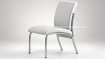 Poltrona attesa ufficio Gala imbottita con resina poliuretanica espansa ad alta densità, rivestimento in cotone e poliestere, telaio cromato a sezione cilindrica e design compatto per reception, sale d’attesa e ambienti professionali.
