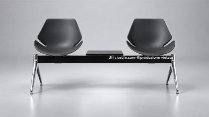 Panca per sala d'attesa a 2 posti Eos Ufficiostile con sedute in poliuretano rigido colorato TECH, tavolino d'appoggio su trave e telaio in alluminio verniciato nero, codice prodotto ITDMEO06.