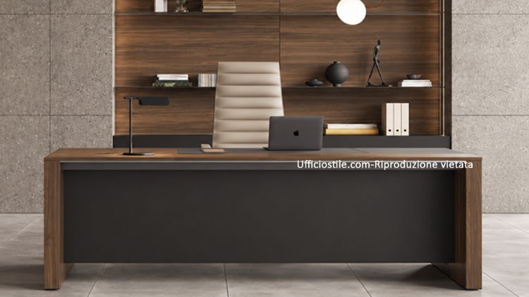 Immagine di Scrivania, poltrona e boiserie