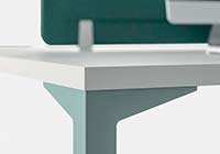Linea 475 piani spessore 38 mm e gambe metalliche