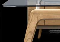 Linea Liar scrivania design con gambe in legno massello