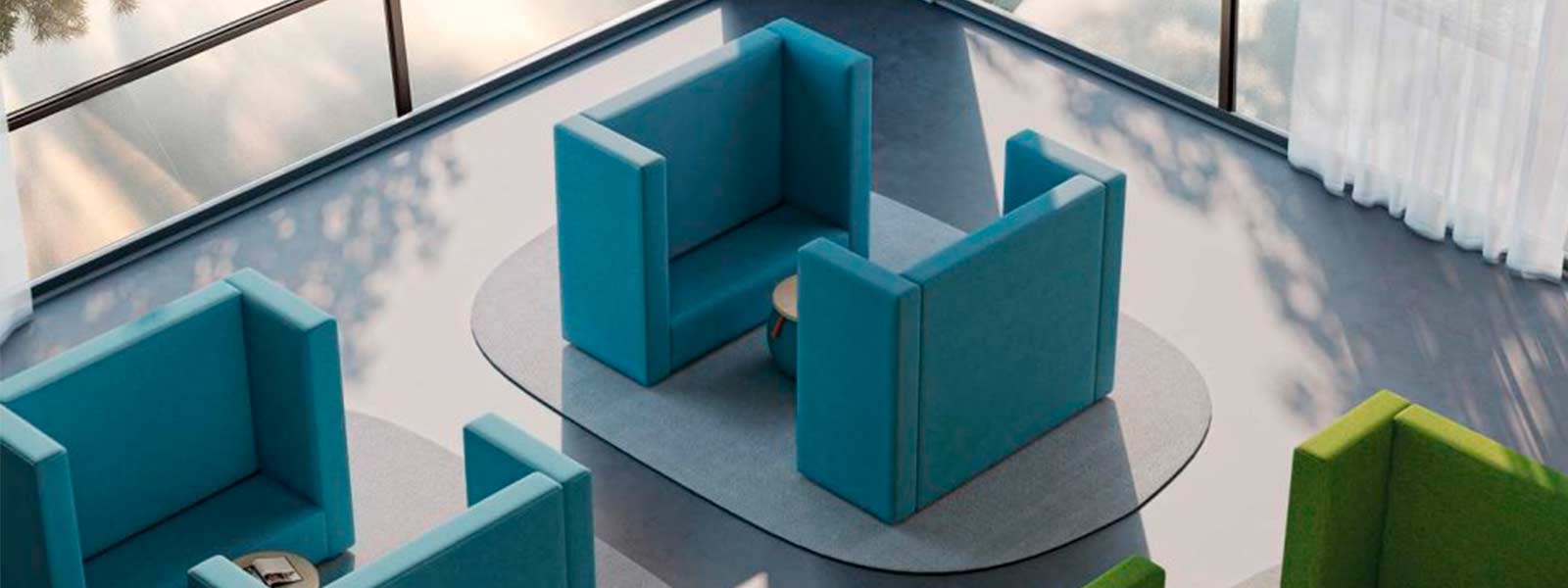 Soft-seating acustico con schienali alti in lounge aziendale