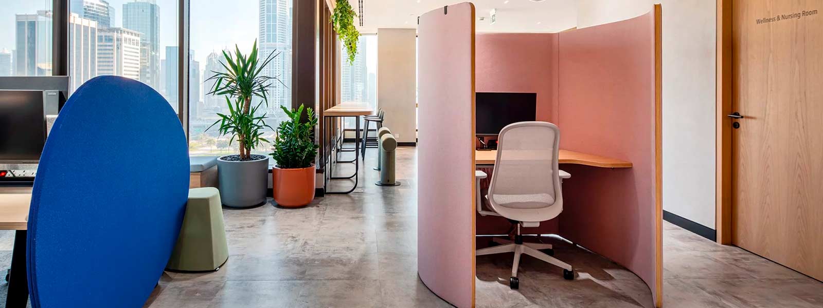 Sedute acustiche con barriere integrate in area attesa