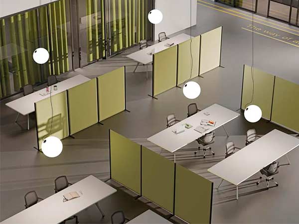 Configurazioni di pannelli acustici negli open space